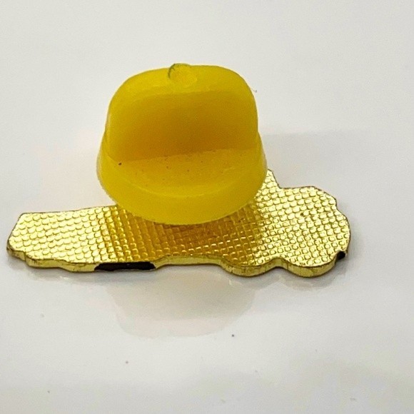 Trucker Truck Pin Badge Lapel Hat Pin Gold Red Black Yellow - Picture 2 of 3